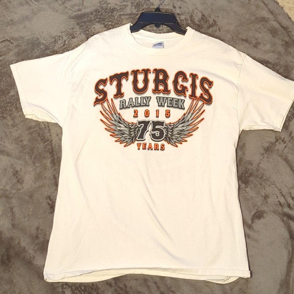 Vintage Sturgis Rally tee. White Sturgis tee short-sleeve tee. 2015‎